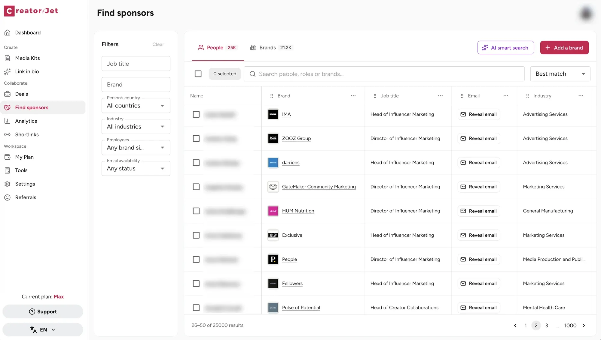 Base de contacts "Find sponsors" affichant des marques, des intitulés de poste comme "Head of Influencer Marketing" et des boutons pour révéler l'e-mail, avec les noms floutés