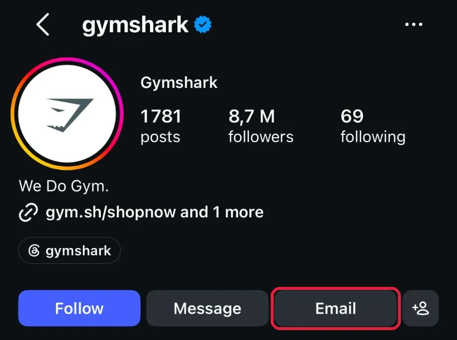 Perfil de Instagram de Gymshark en la app, con el botón Email resaltado junto a Seguir y Mensaje